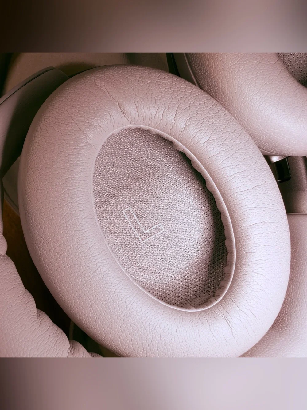BRAND NEW Bose White Over-Ear Wireless Headphones with Zip Case **Never Used** - Picture 6 of 11